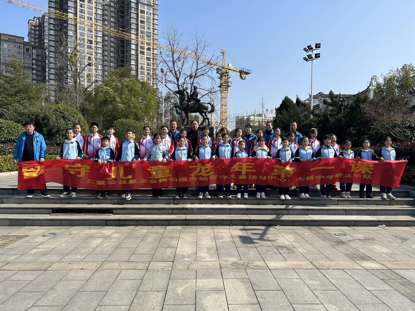 平江县:与薪火乐队携手 梅仙留守儿童开启龙年第一课 (3)(1).jpg