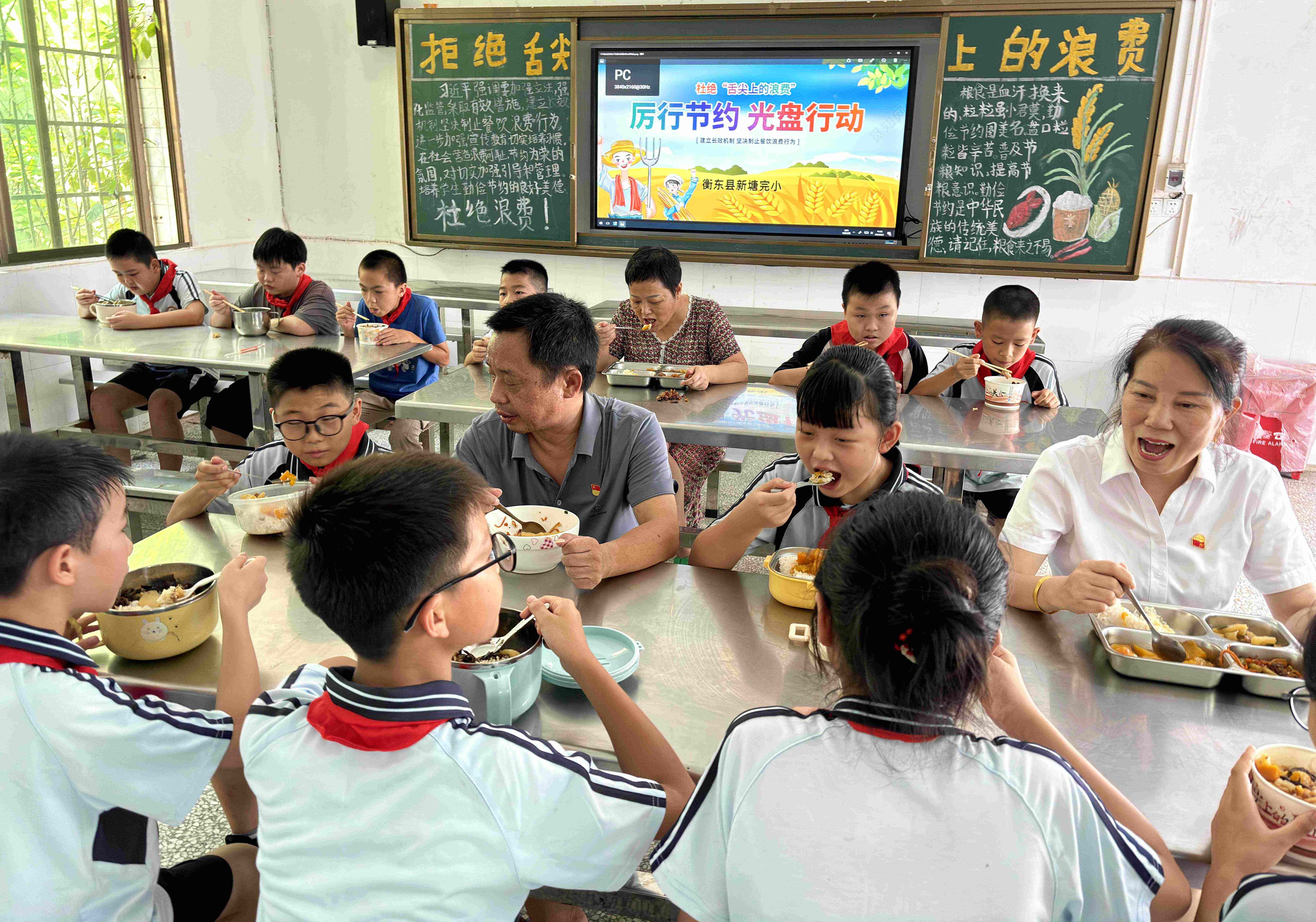 我与校长共进午餐1.jpg 我与校长共进午餐1.jpg